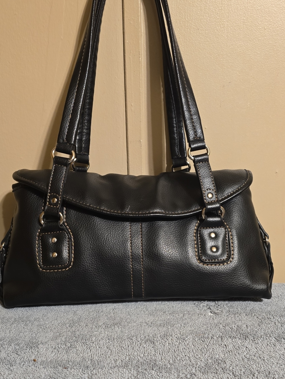 Classic Black Shoulder Bag - Sleek Everyday Tote